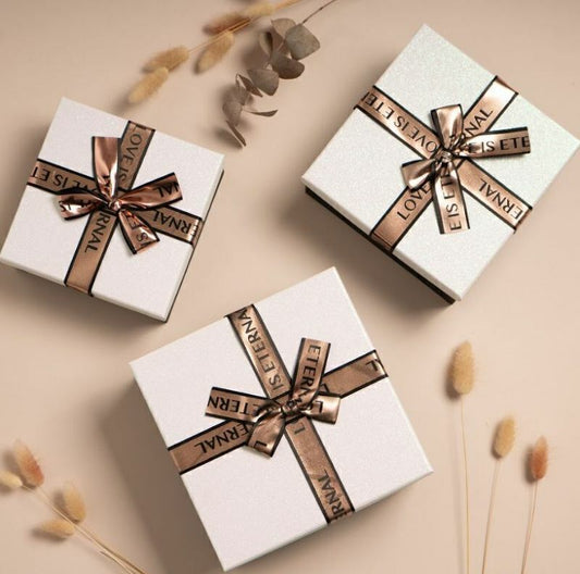 CAJA DE REGALO CUADRADA x3pcs