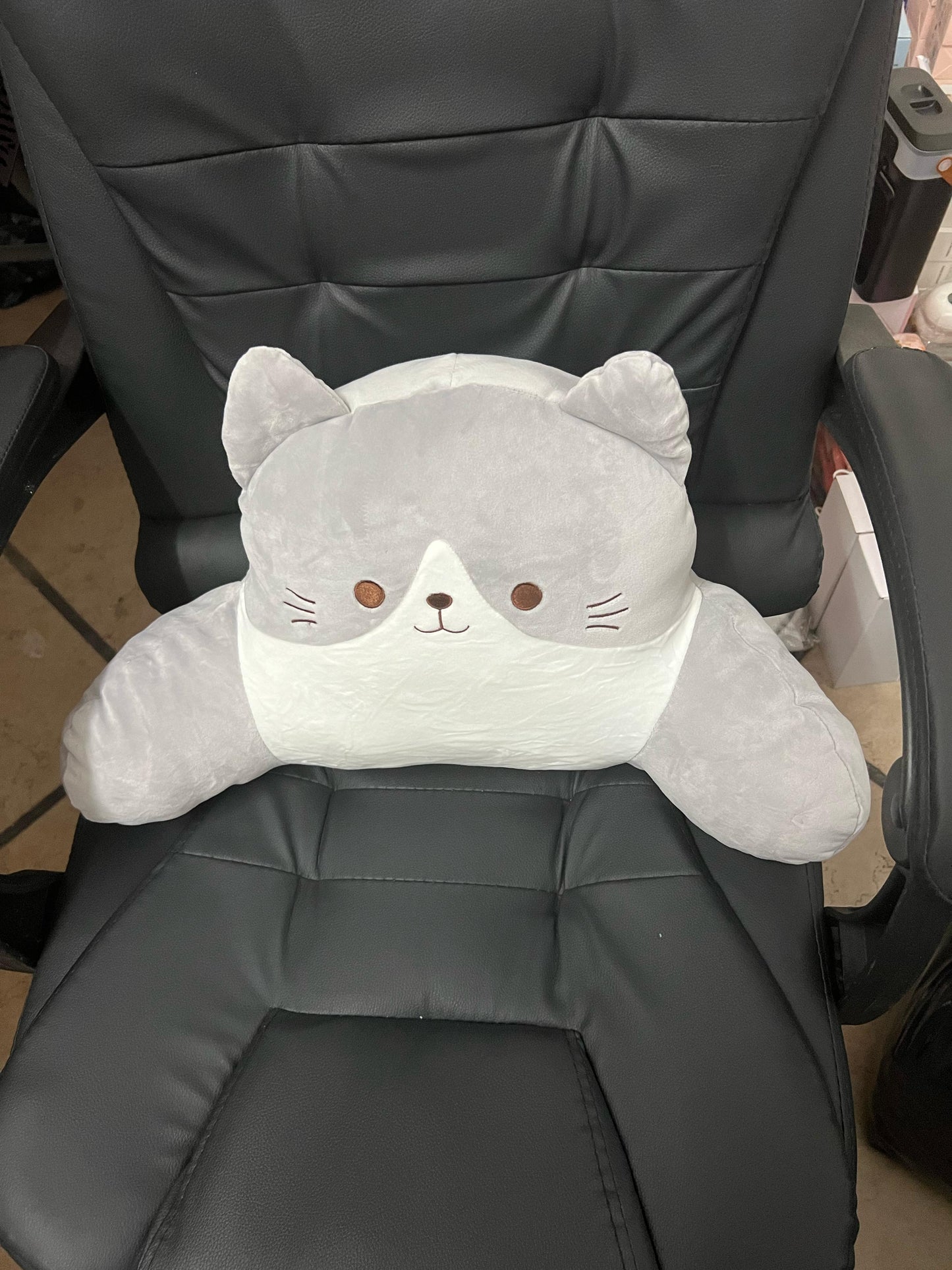 almohada gatito apoya cintura gris