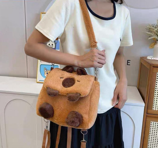 Mochila /Cartera Peluche Capybara 25cmx25cm