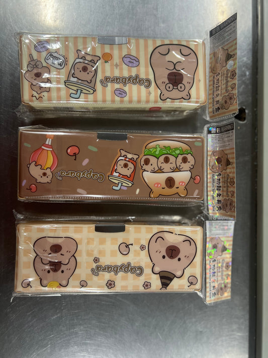 Cartuchera Multifuncional con Tapa Glittier Capybara