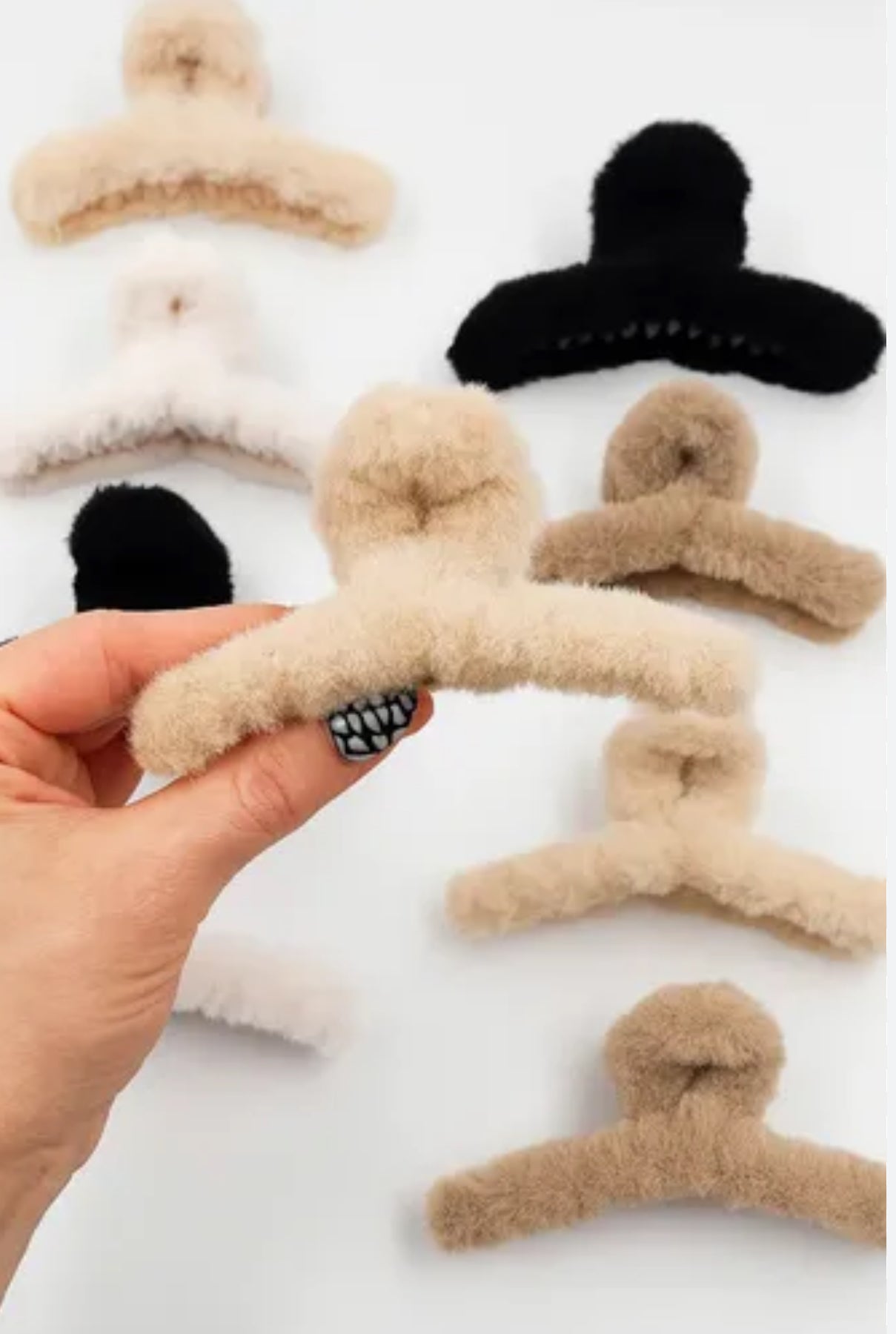 Broche peludo