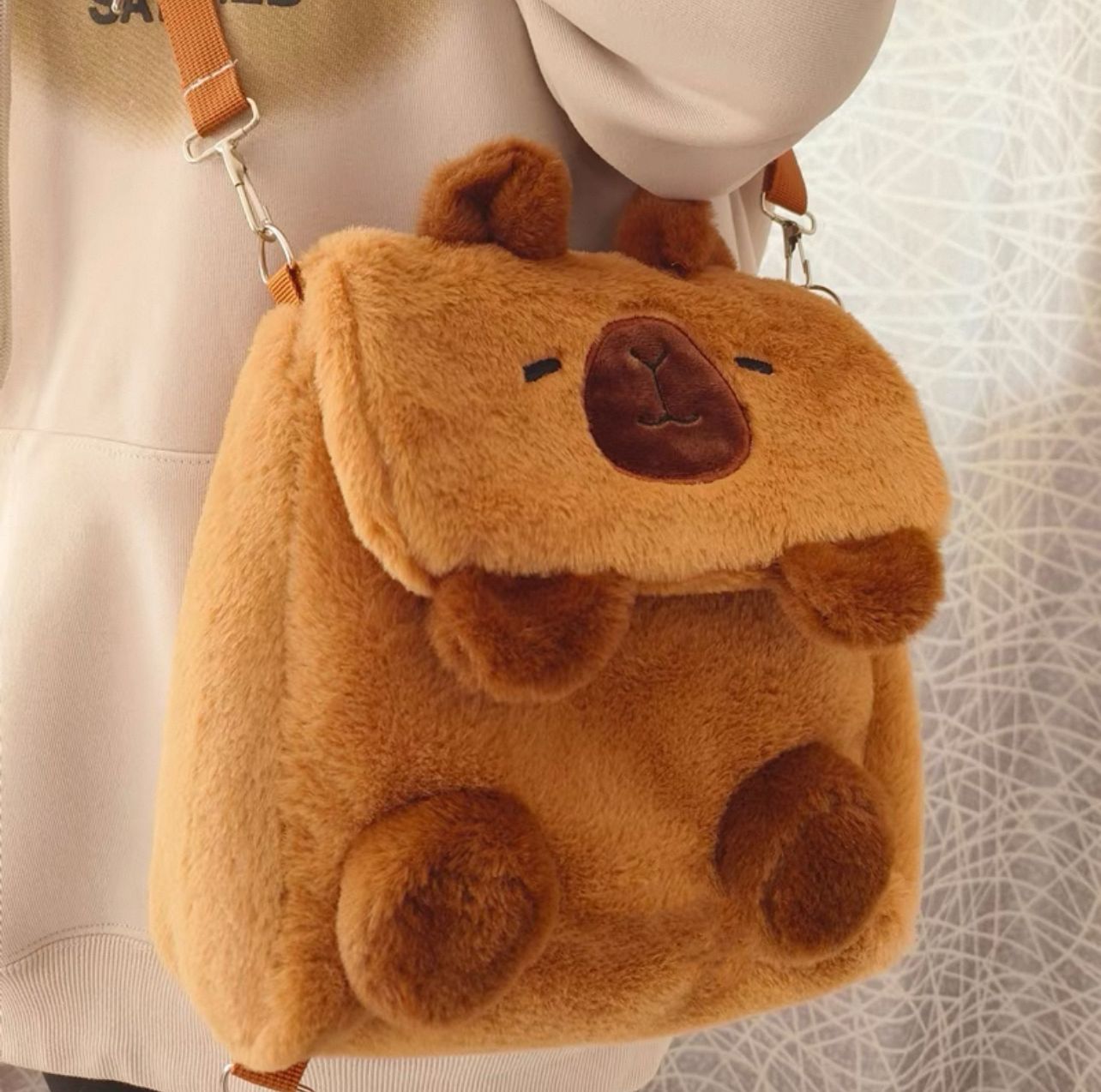 Mochila /Cartera Peluche Capybara 25cmx25cm