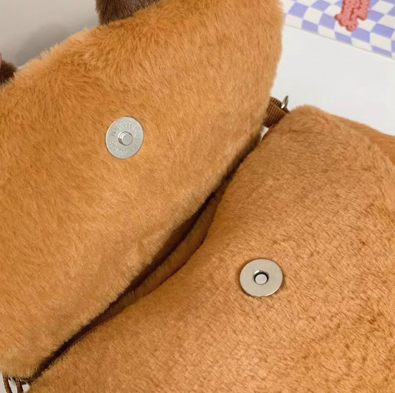Mochila /Cartera Peluche Capybara 25cmx25cm