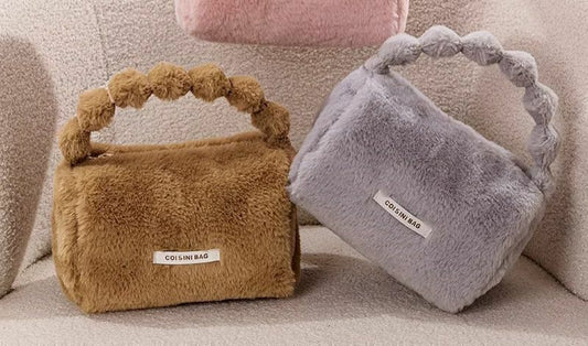 BOLSO DE MANO PELUDO