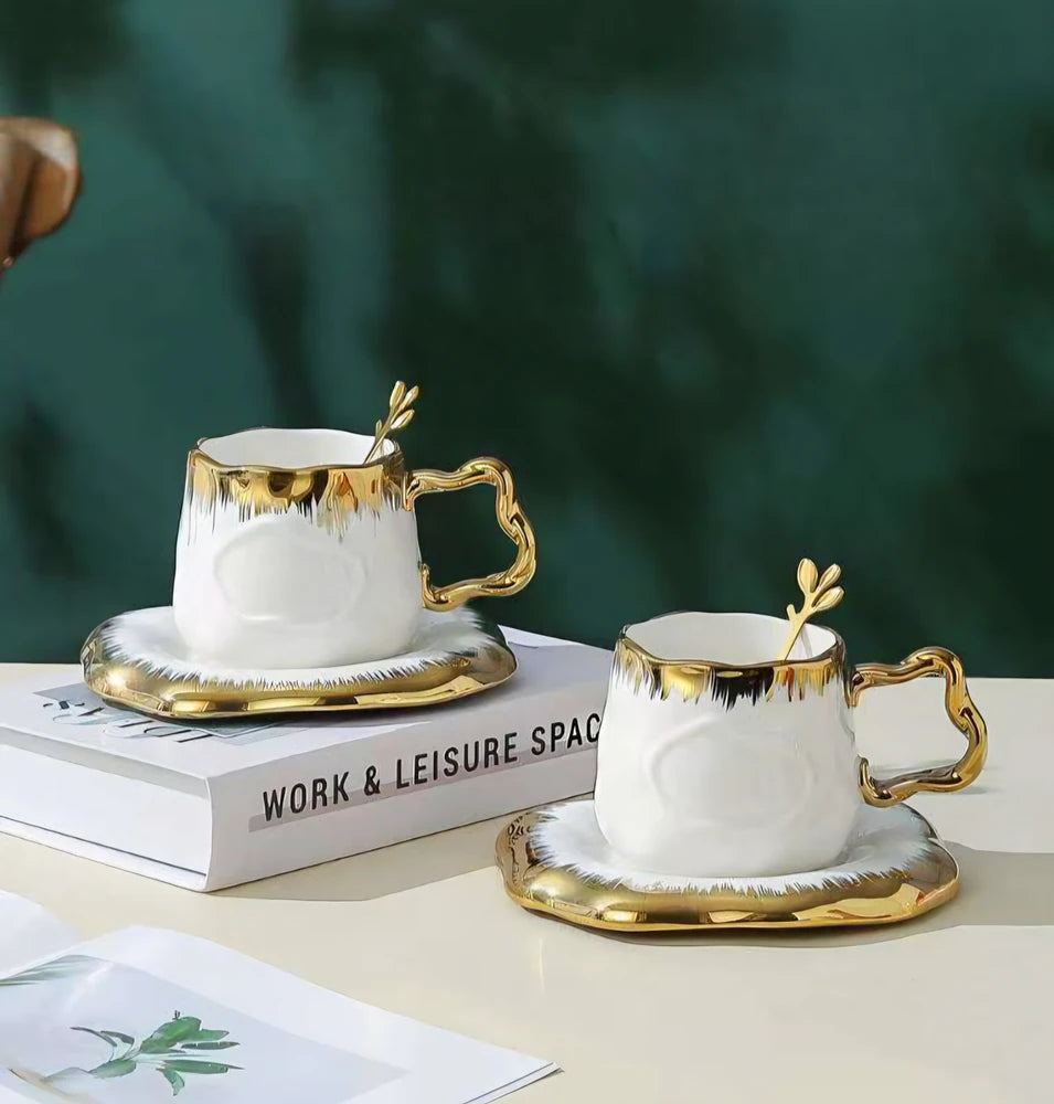 TAZA CON PLATO CERAMICA BLANCA CON DORADA