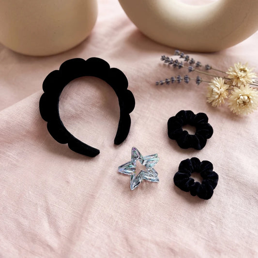 VINCHA Y MUNEQUERAS +BROCHE PELO