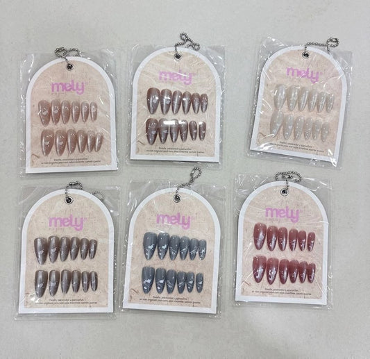 UÑAS POSTIZAS PRESS ON OJO DE GATO ALMENDRA